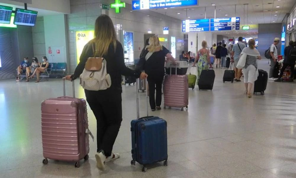 Νέα μέτρα: Από σήμερα με PCR ή rapid test η είσοδος των ταξιδιωτών στην Ελλάδα